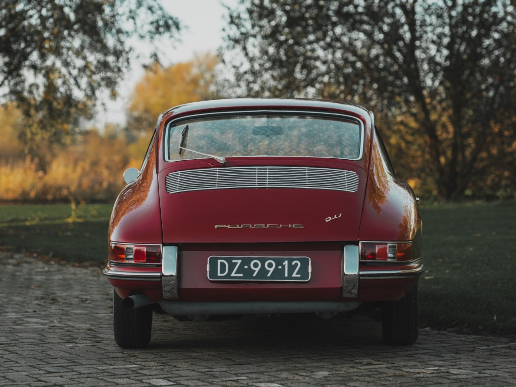 33087341-7.jpg