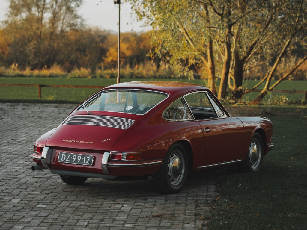 33087341-8.jpg