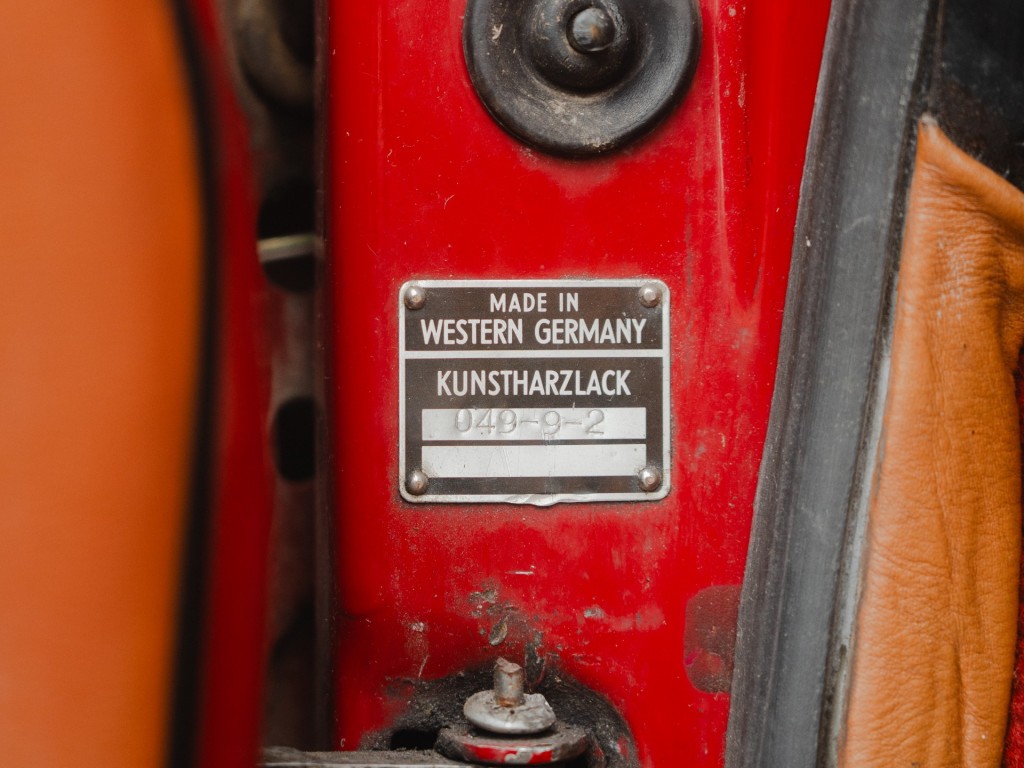37088479-16.jpg