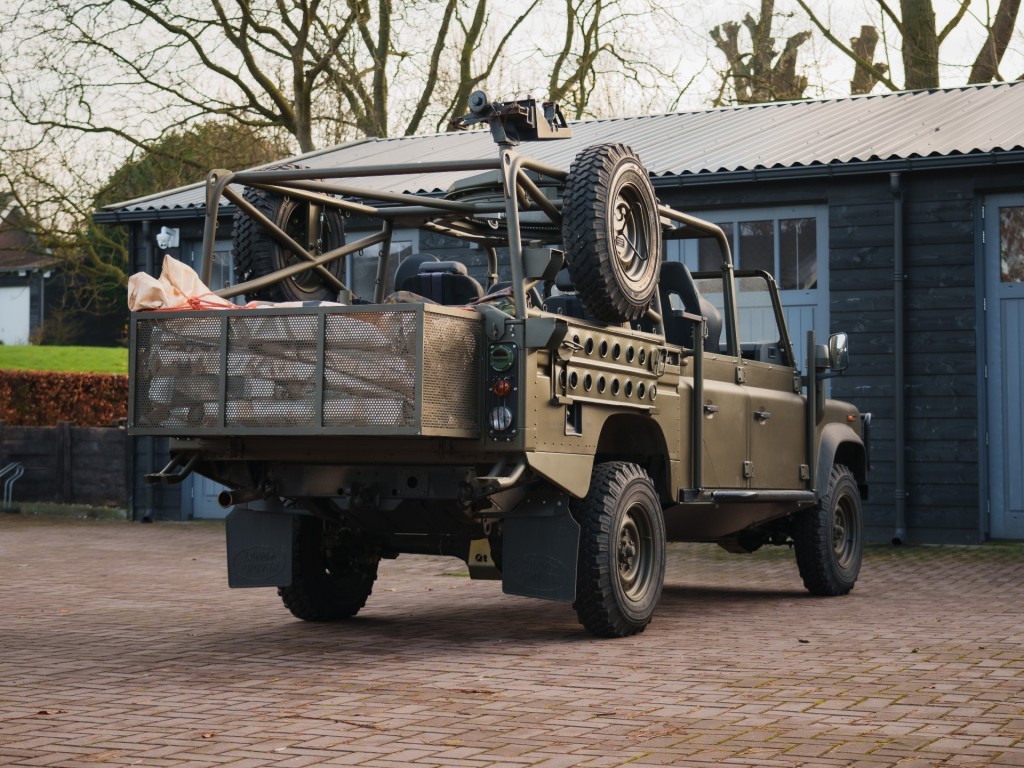 41585198-42.jpg