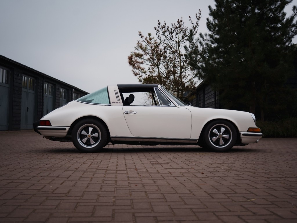 43253974-6.jpg
