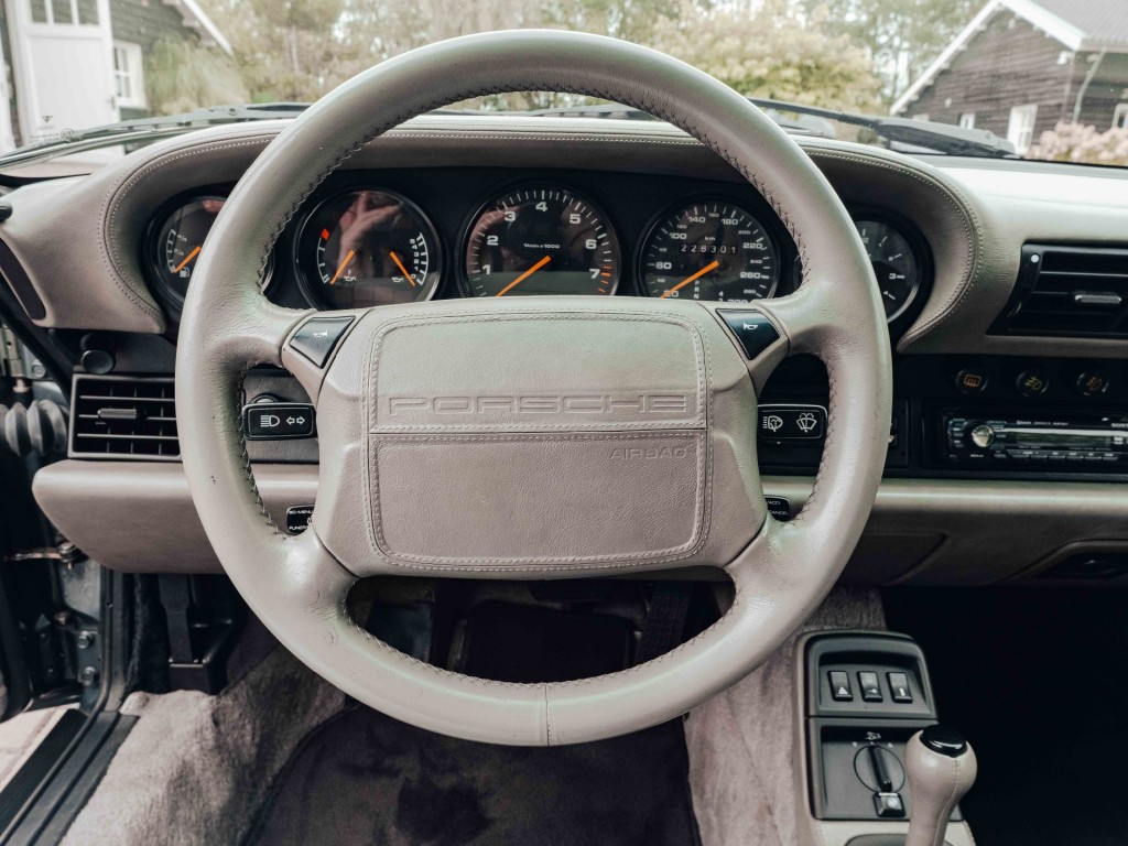 47882624-14.jpg