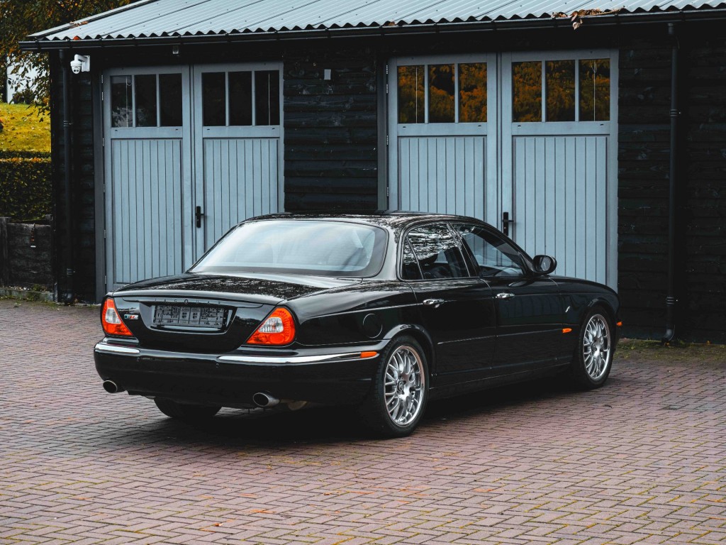 48170476-42.jpg