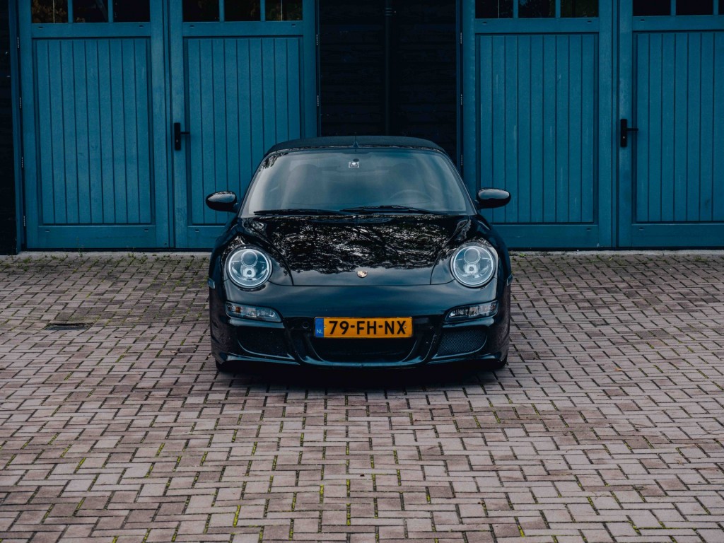 48561581-2.jpg