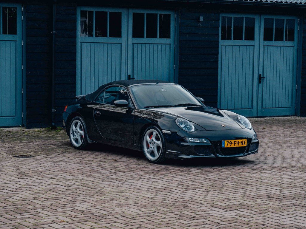 48561581-4.jpg