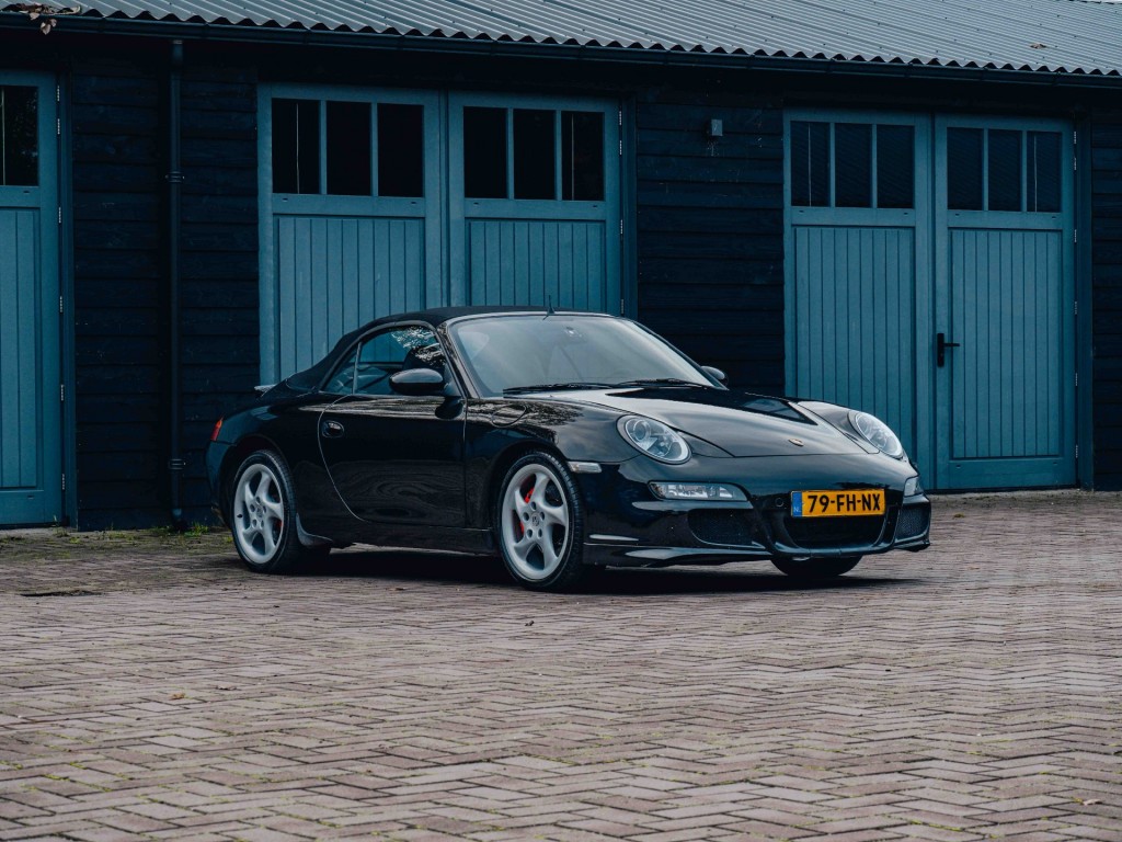 48561581-5.jpg